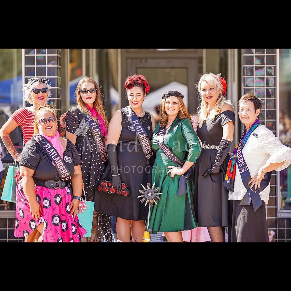 Green taffeta pinup dress with bordello jacket - Picture 6 of 6